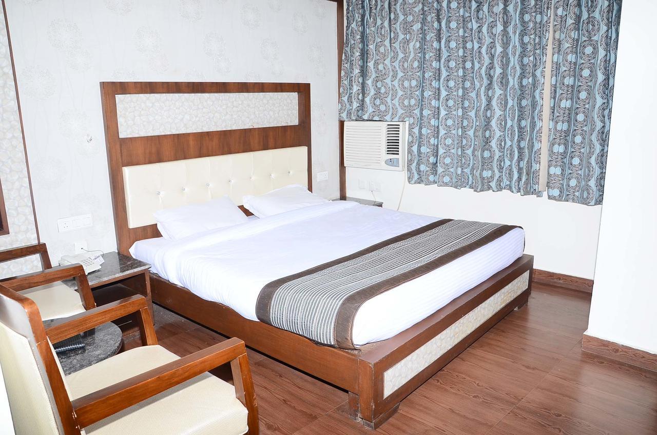 Hotel Opulence Pathankot Ngoại thất bức ảnh