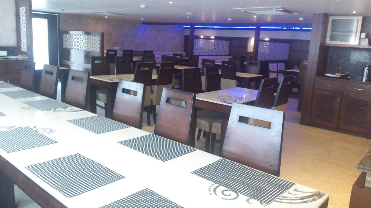 Hotel Opulence Pathankot Ngoại thất bức ảnh