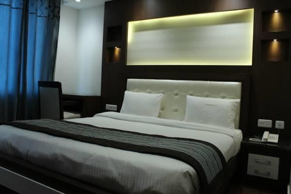 Hotel Opulence Pathankot Ngoại thất bức ảnh